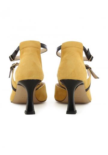 Туфли на высоком каблуке