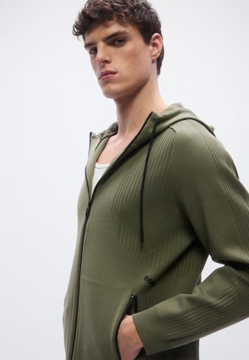 Вязаная кофта