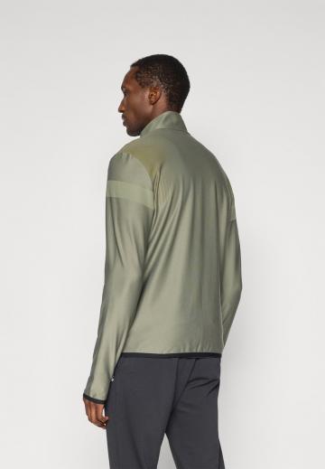 Спортивная куртка