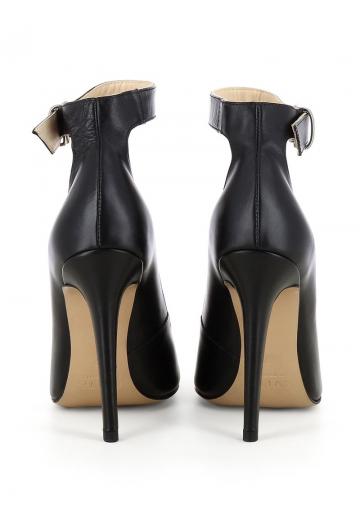 Туфли на высоком каблуке