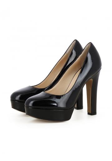 Туфли с высоким носом