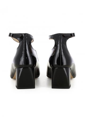 Туфли с ремешком