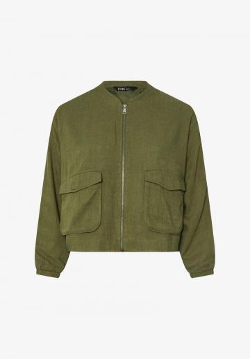 Куртка с накладнымит карманами