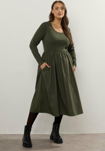 Вязаное платье