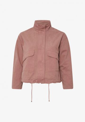 Куртка с накладнымит карманами