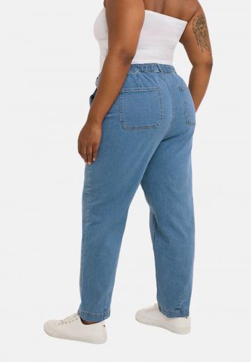 Прямые джинсы