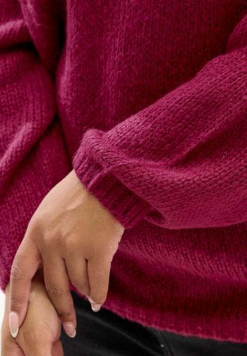 Пуловер в полоску