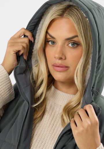 Длинный жилет