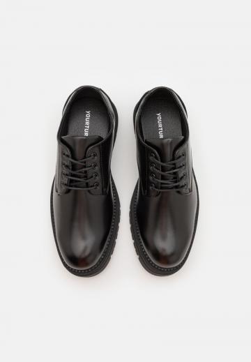 Ботинки на шнуровке