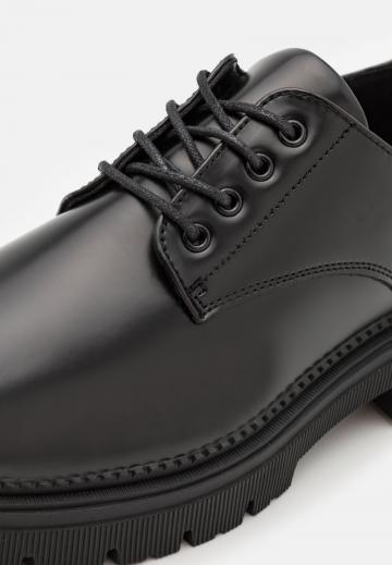 Ботинки на шнуровке