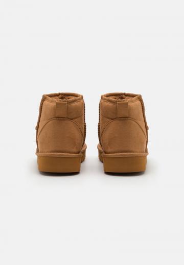 Зимние ботинки