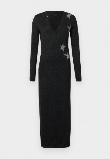 Вязаное платье