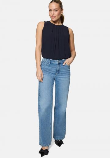 Блузка без рукавов