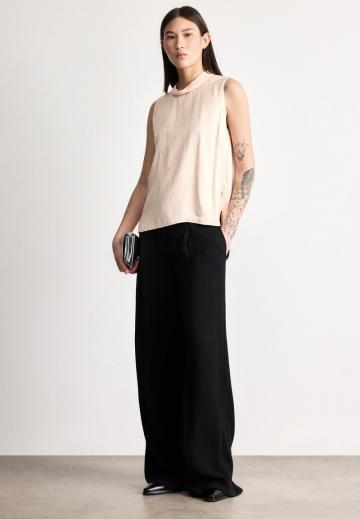 Блузка без рукавов