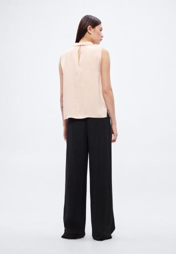 Блузка без рукавов