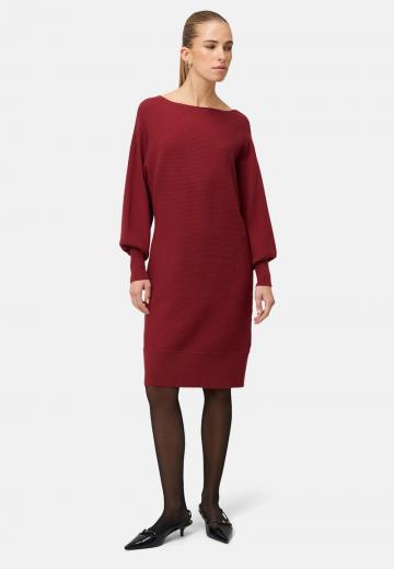 Вязаное платье