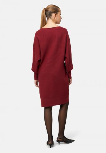 Вязаное платье