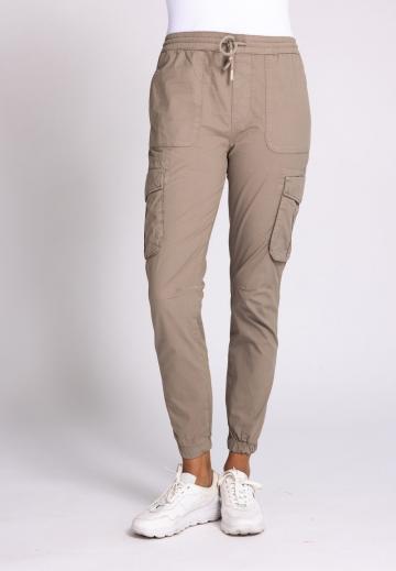 Брюки с накладными карманами