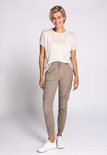 Брюки с накладными карманами