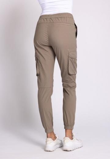 Брюки с накладными карманами