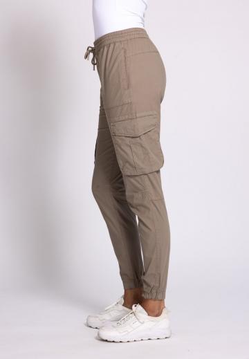Брюки с накладными карманами