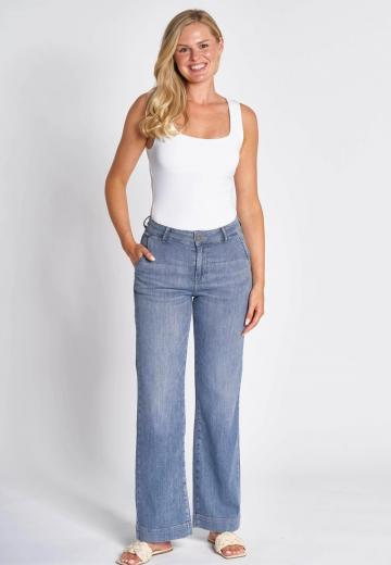 Прямые джинсы