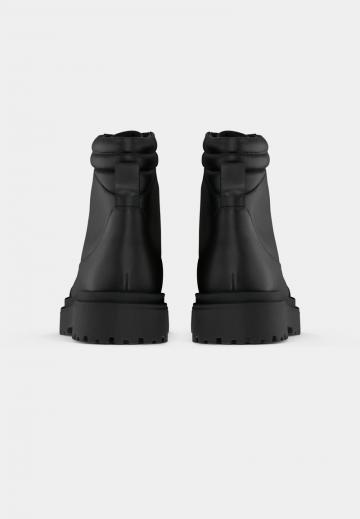 Ботинки на шнуровке