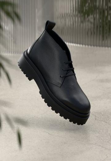 Ботинки на шнуровке