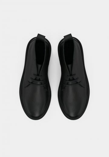 Ботинки на шнуровке