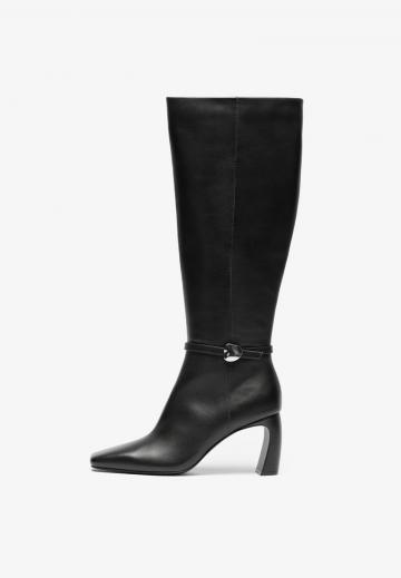 Высокие сапоги