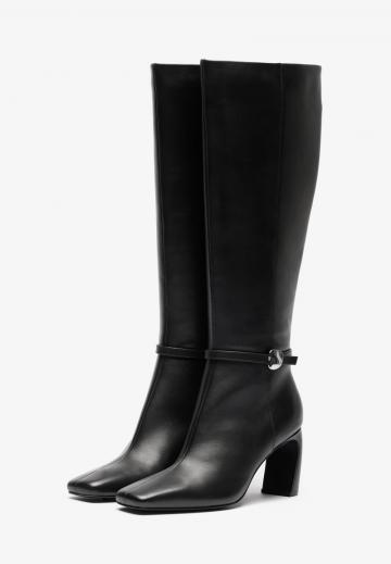 Высокие сапоги