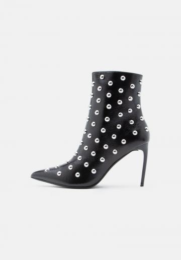 Полусапожки на высоком каблуке