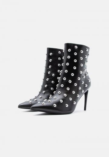 Полусапожки на высоком каблуке