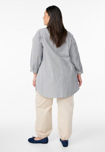 Брюки с накладными карманами