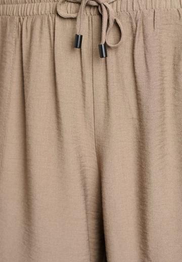 Брюки с накладными карманами