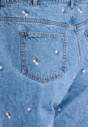 Прямые джинсы