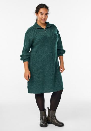 Вязаное платье