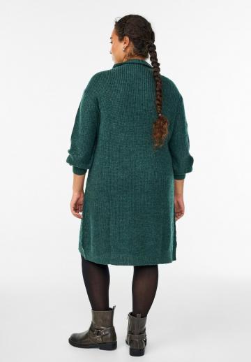 Вязаное платье