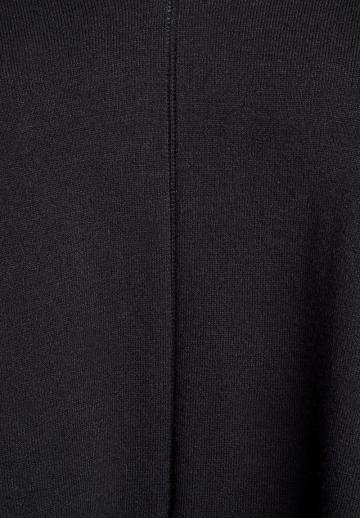 Пуловер с вырезом V