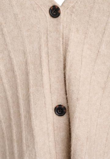 Вязаный жилет