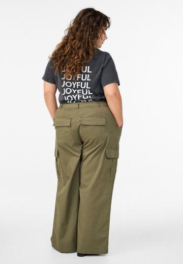 Брюки с накладными карманами