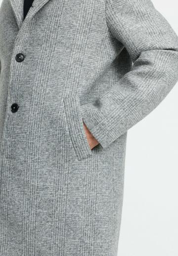 Короткое пальто