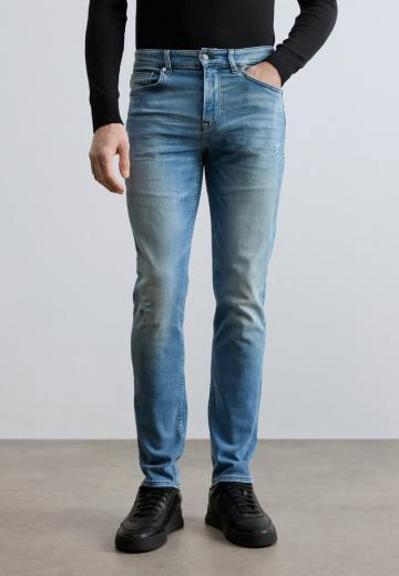 Узкие джинсы