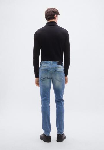 Узкие джинсы