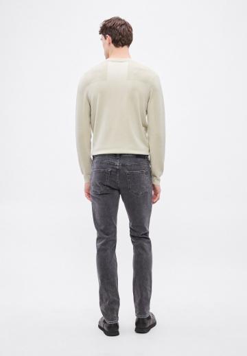 Узкие джинсы