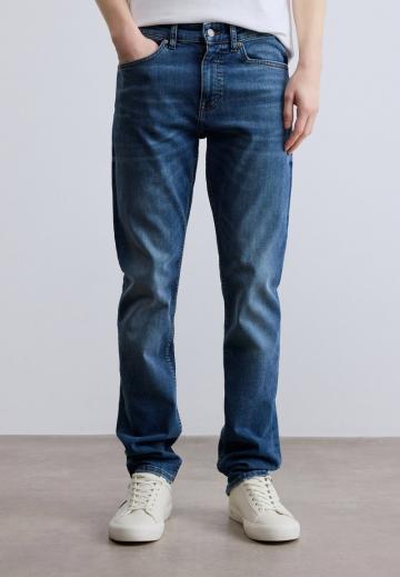 Узкие джинсы