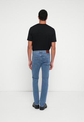 Узкие джинсы