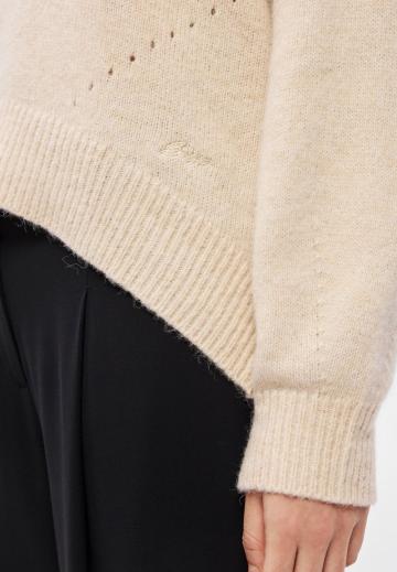 Пуловер с вырезом V