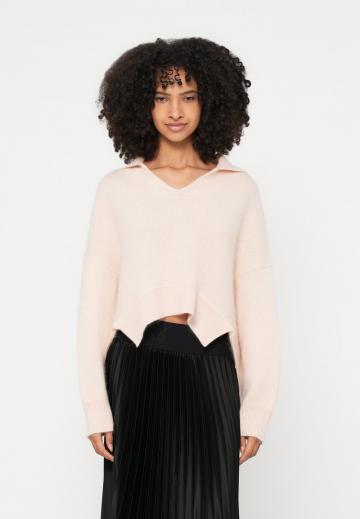 Пуловер с вырезом V