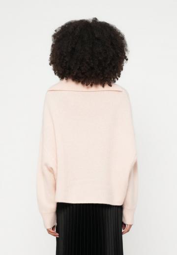 Пуловер с вырезом V